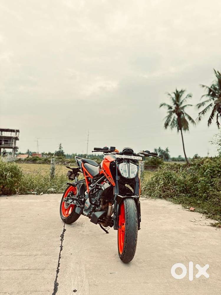 Bike is fully condtion no compliants  recentely serviced  ..less used