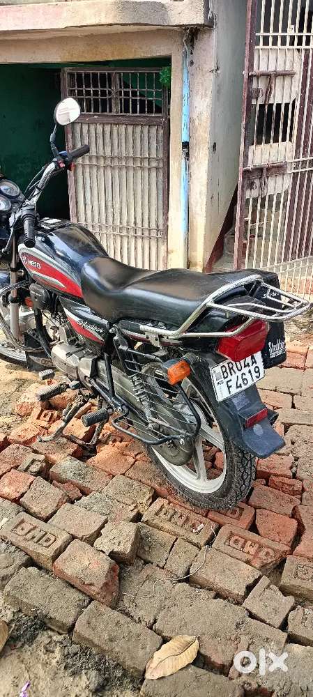 Urgently sell.मोटरसाईकील छपरा टाउन का है।इंजन टायर सभी कंडीसन में है।