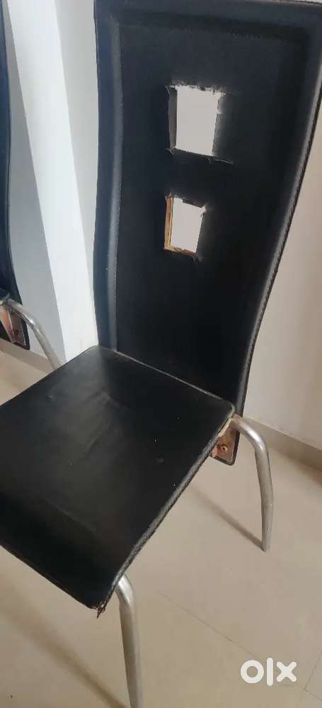 4 seater dining table