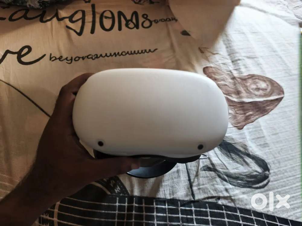 Meta quest 2 VR in Best condition.Additional 8 hours battery headstrap