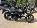 Bajaj Avenger 160 Street.