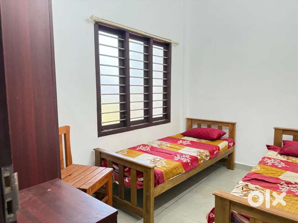 3 bhk Apartment Furnished for rent Kakkanad near idachira/ gents only