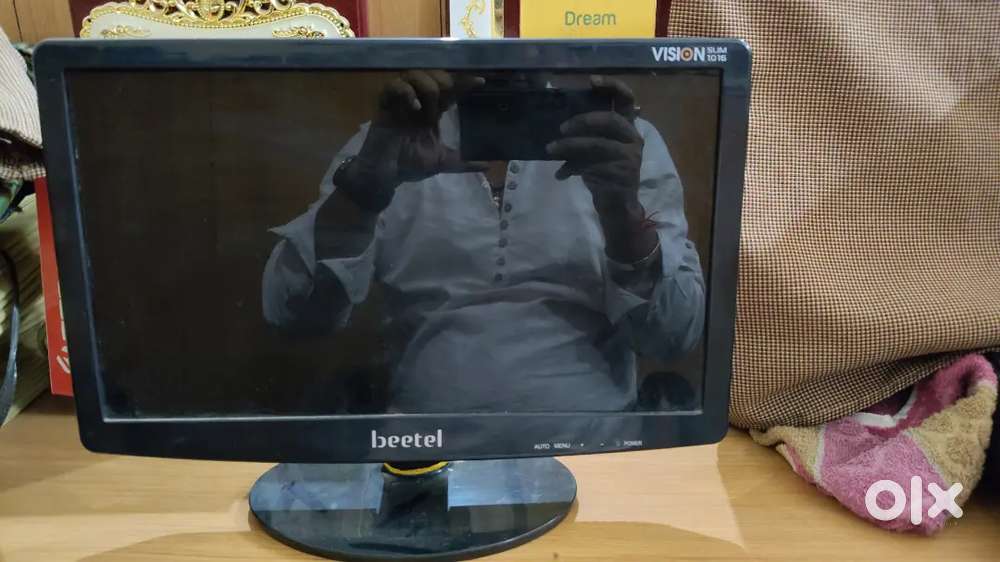 Beetel 15  LG 20 computer screen