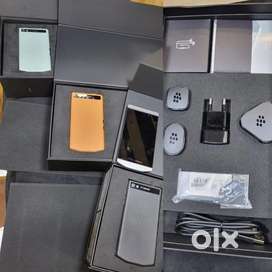 Blackberry Porshe 2 full touch screen b.b (I.O.S.) box pack new