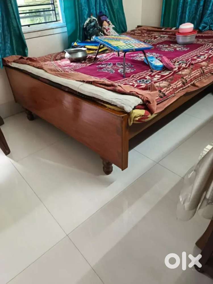 অরিজিনাল সেগুন কাঠের পালিশ করা ডবল বেড।