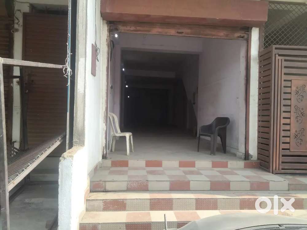 Shop/godown/office available for rent.