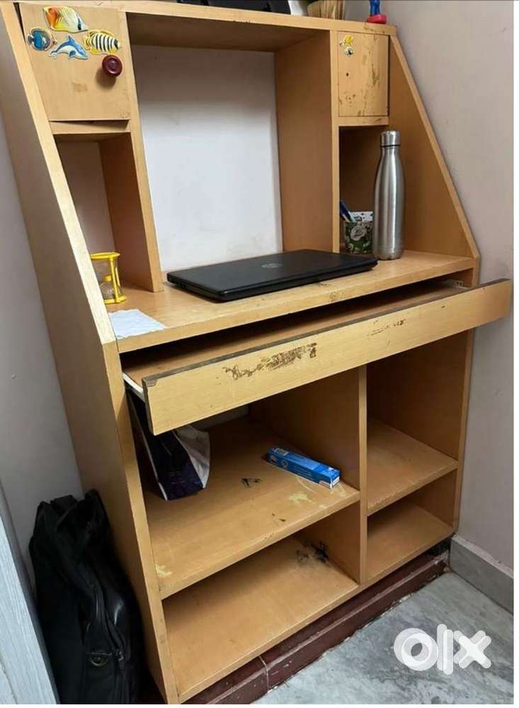 Computer table