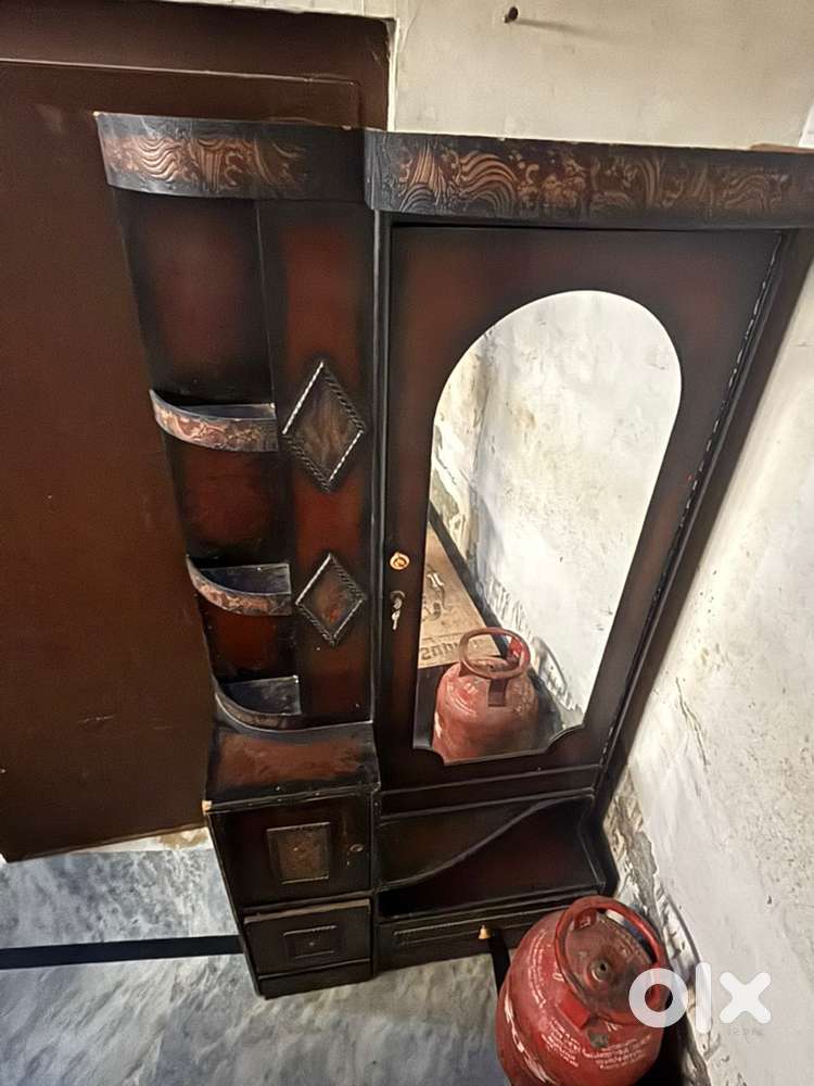 Dressing table