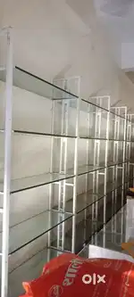 Shop rack with glass