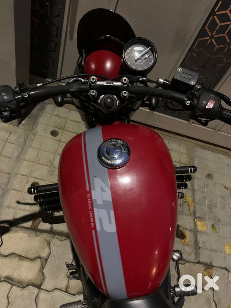 JAWA CLASSIC Red in colour