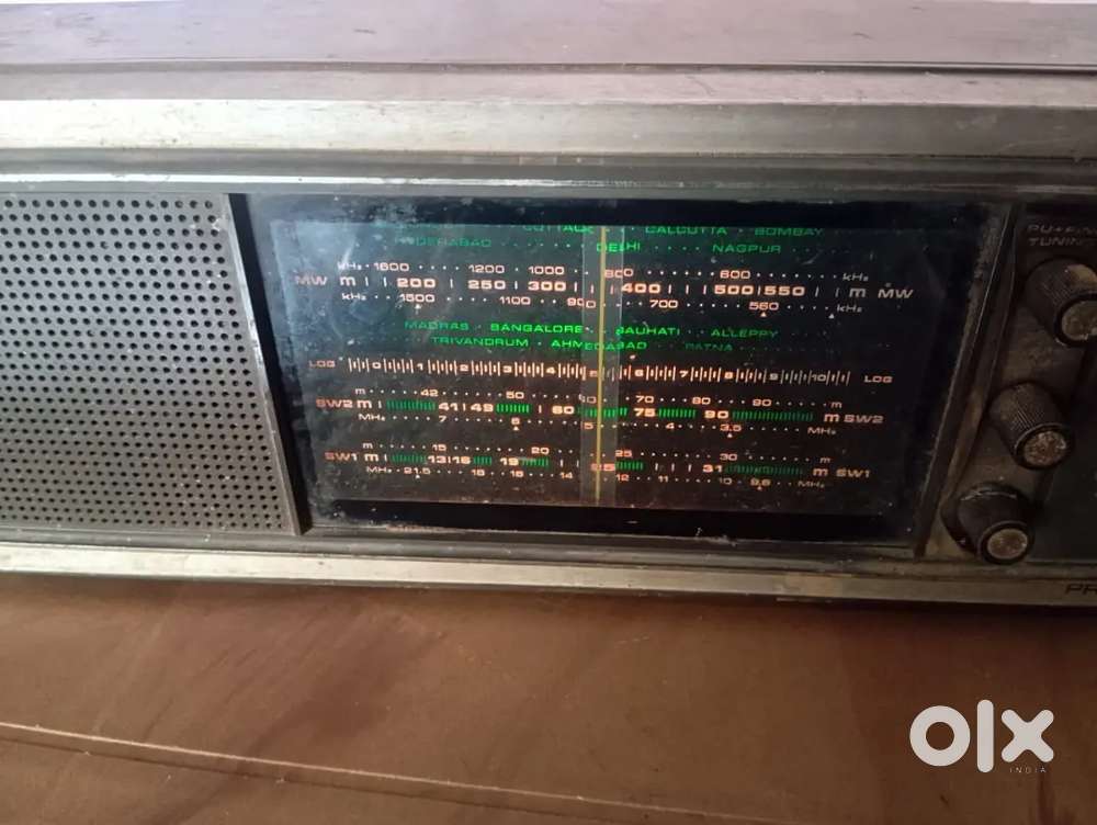 Old Philips radio Good working condition