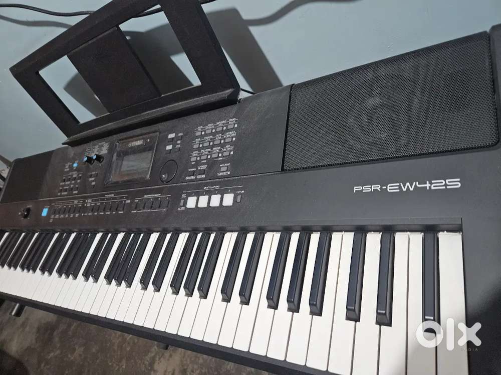 Yamaha PSR EW425