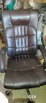 Office chair full size ( describe check krke msg krna ok g )