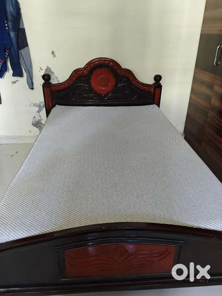 Bed frame 4*6 good condition no damage