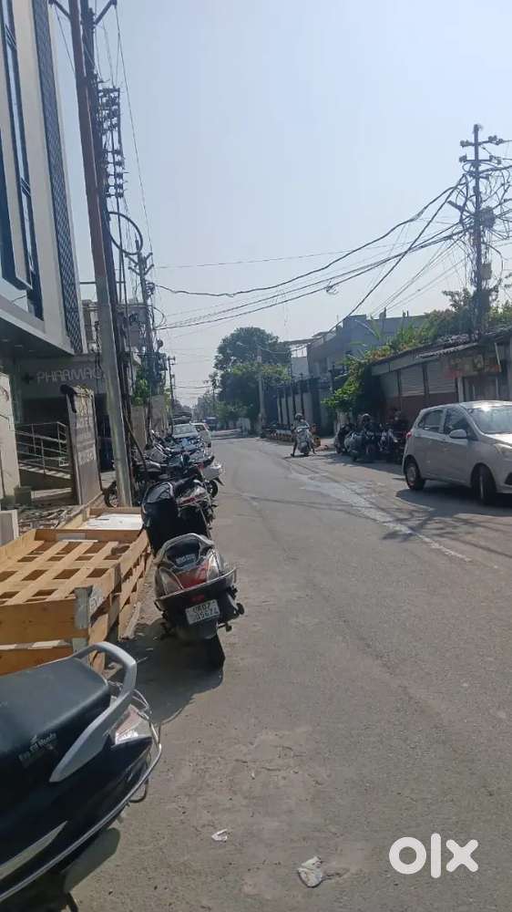 Showroom plus warehouse for Rent