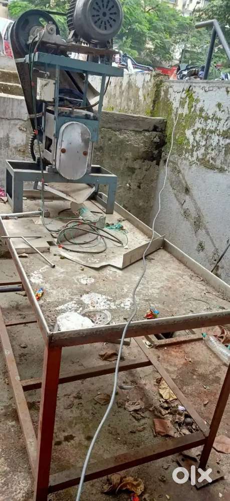 Sugarcane juice machine