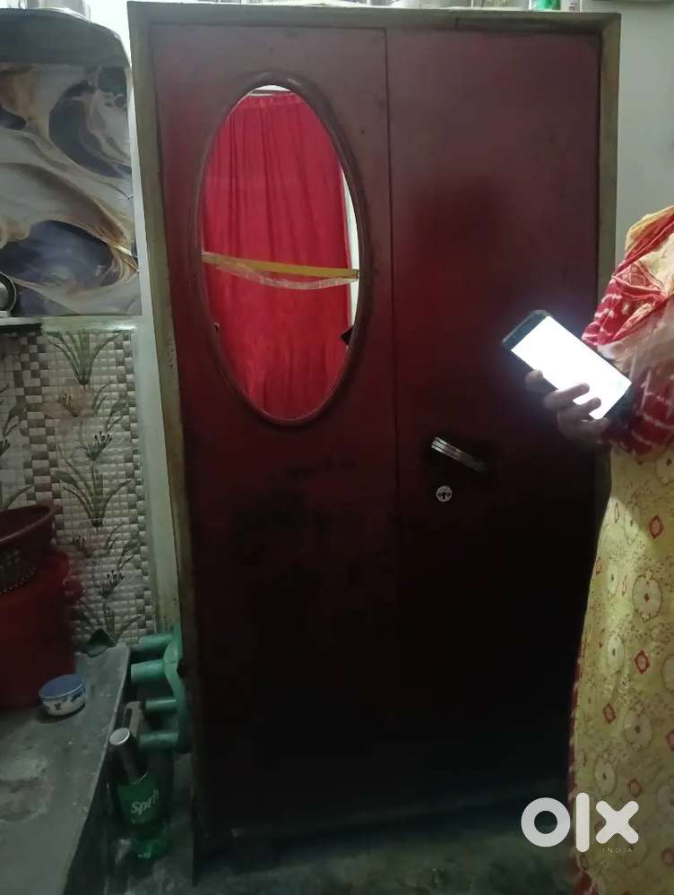 Almari 6ft ( wardrobe fir cloth and stuff carry )