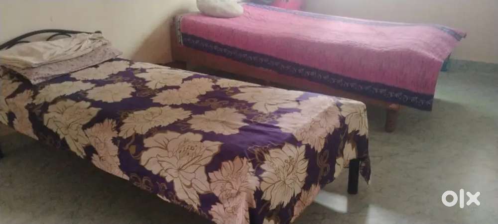 Saavi's premium boys PG