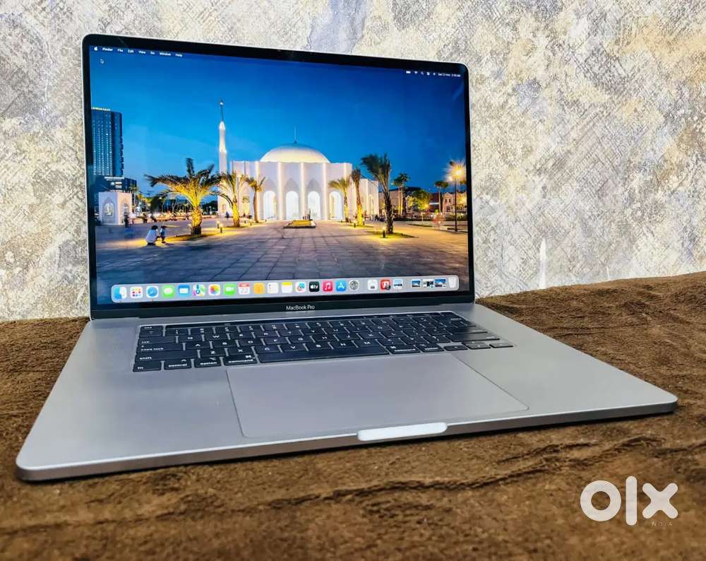 32Gb Ram i7 16inch Apple MacBook Pro 5.5gb Graphics