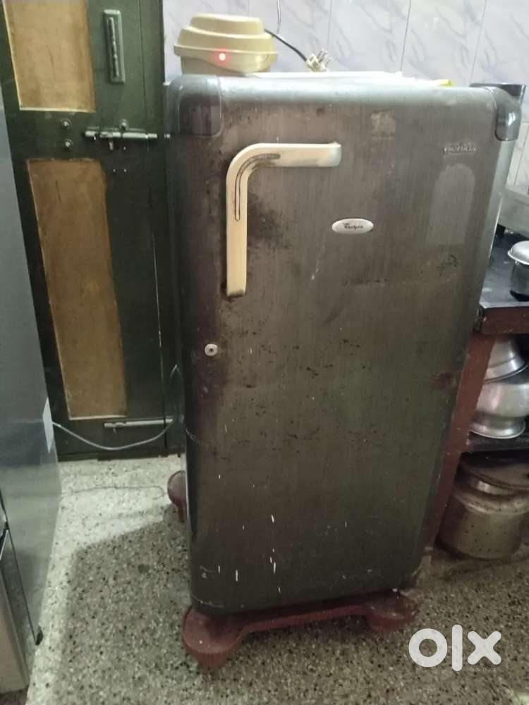 Whirlpool fridge selling