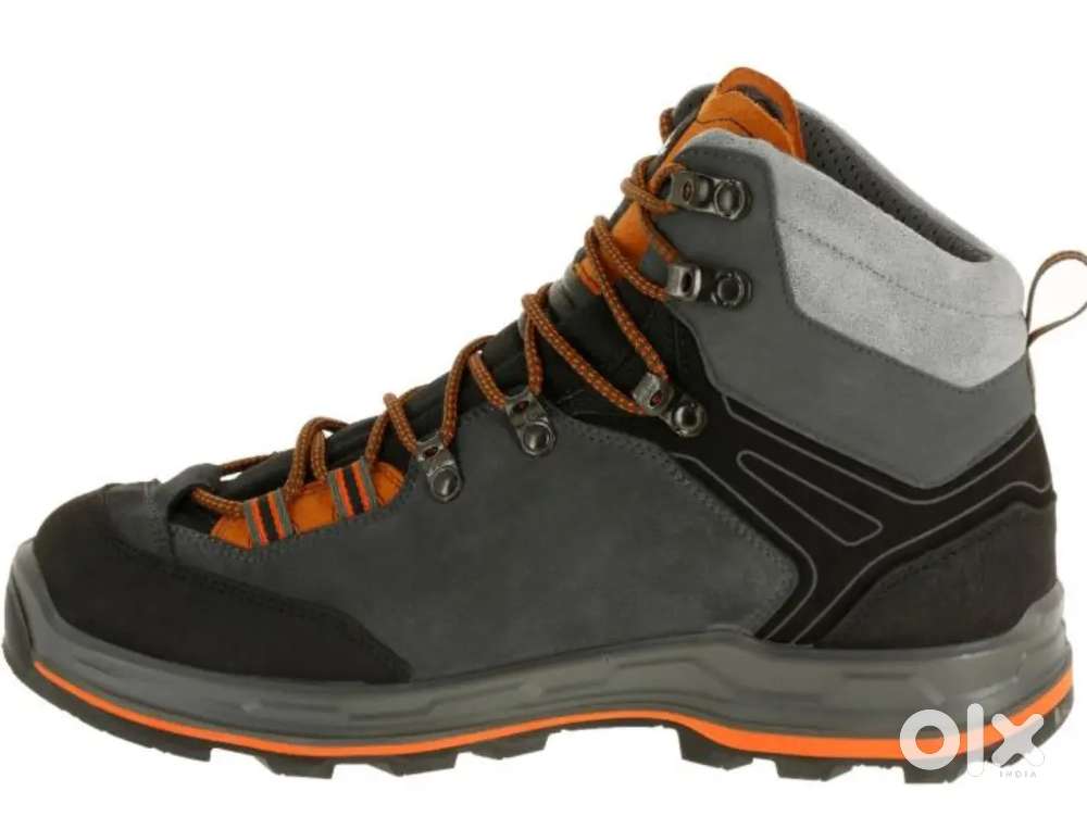 Trekking shoes