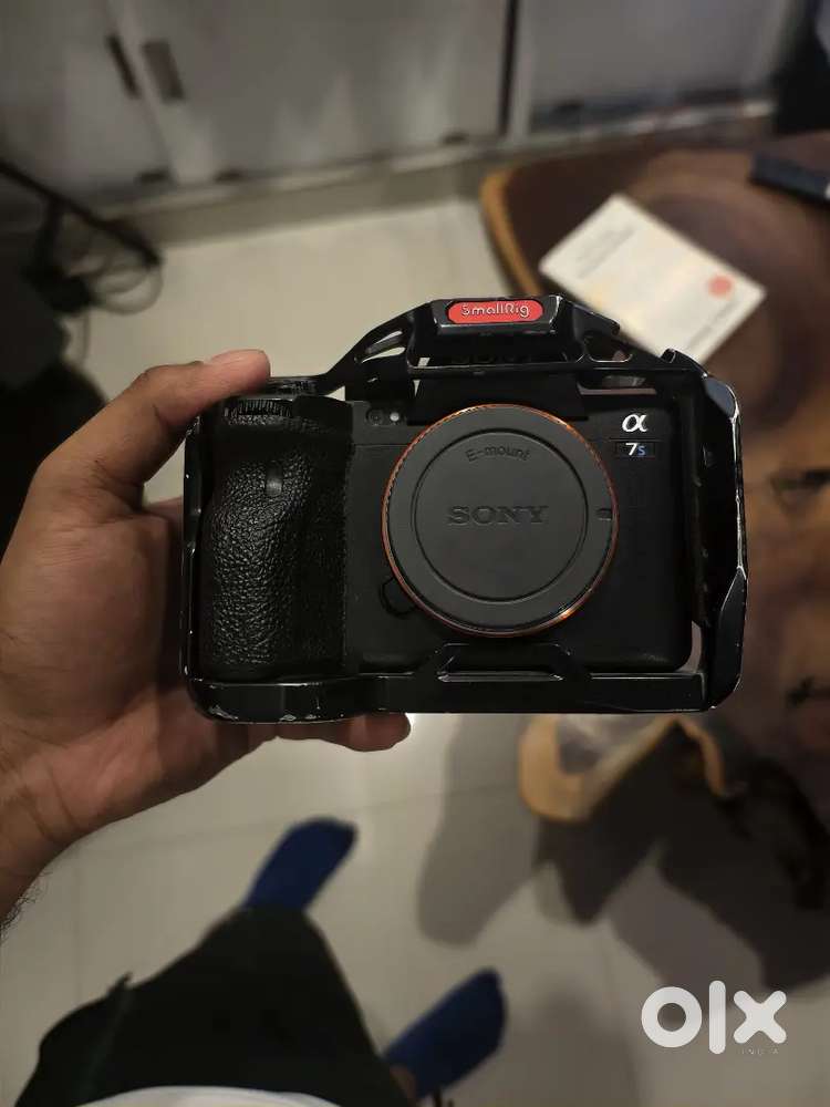 Sony A7S3 with small right cage and handle