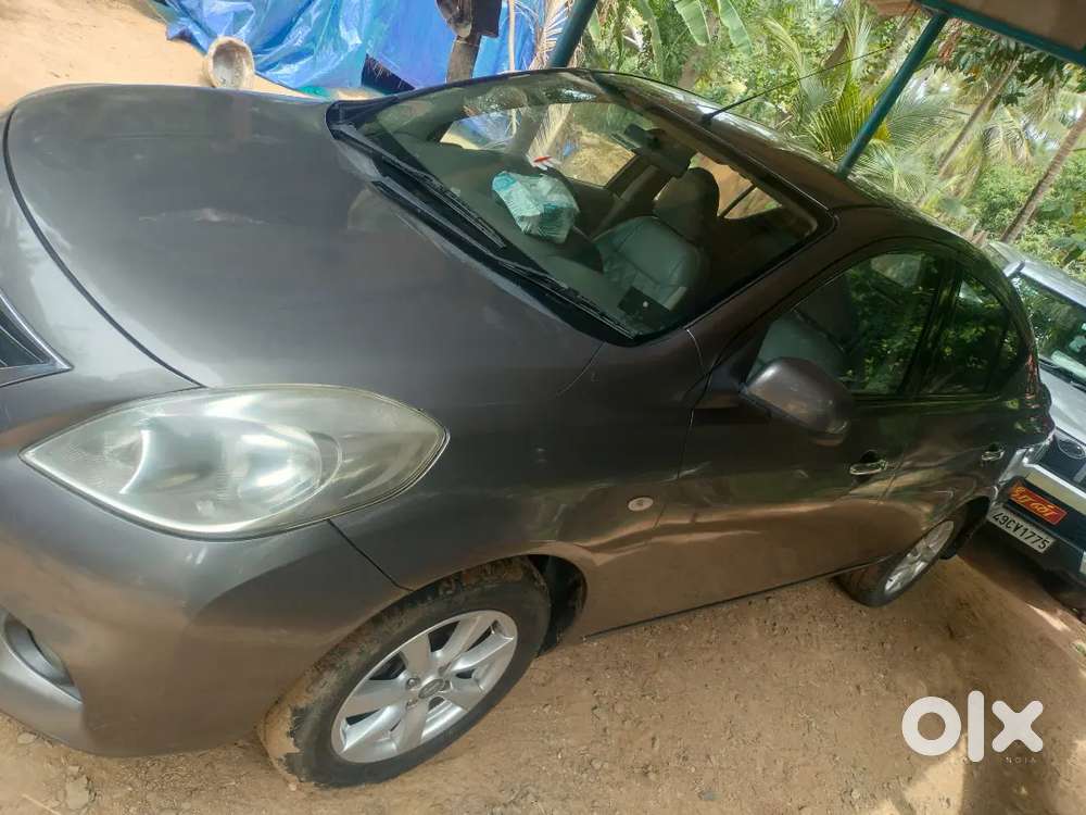 Nissan Sunny 2012