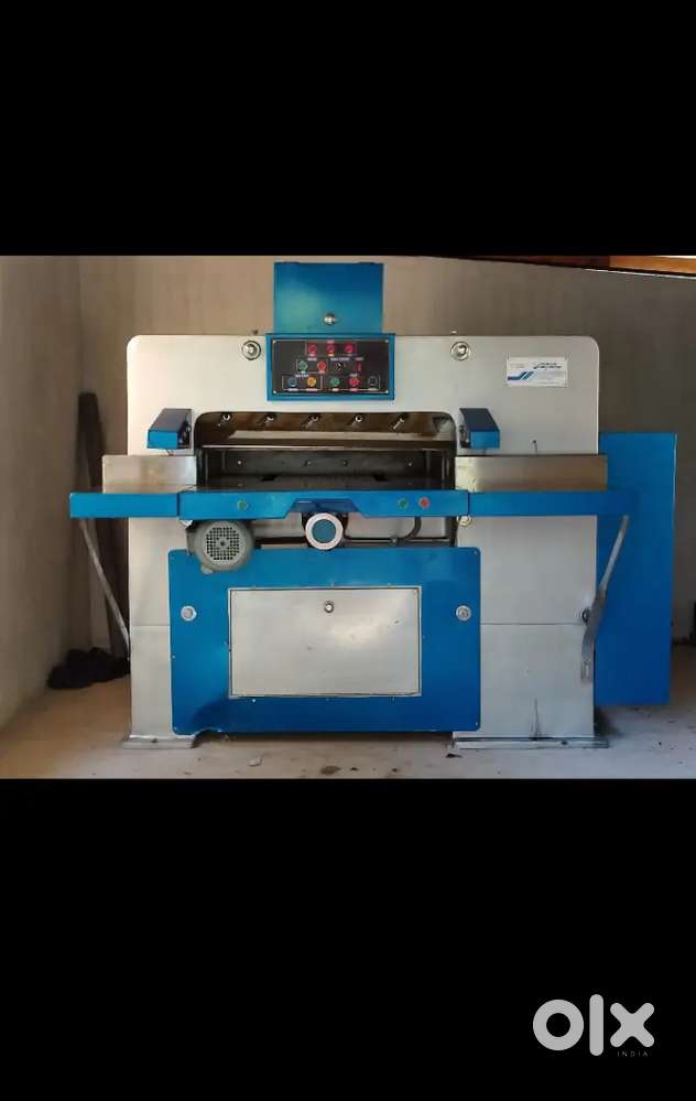 Semi automatic paper cutting mechine