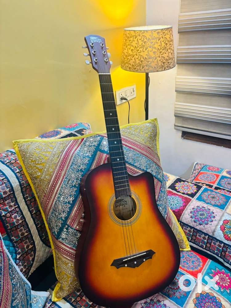 Intern Guitar