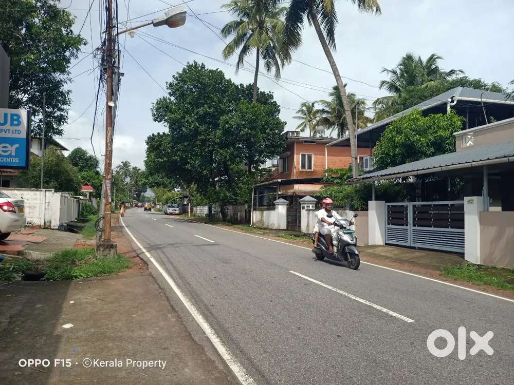 13.500 Cent Aranattukara Thrissur