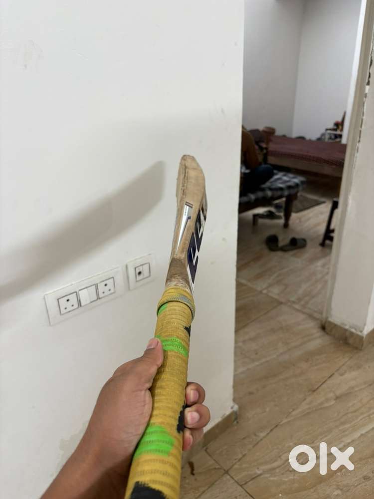 Full cricket kit with bat