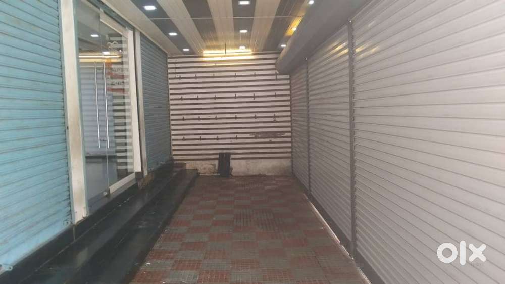 INDEPENDENT COMMERCIAL  BUILDING FOR BANKS , SHOWROOMS ETC..5 CAR PARK