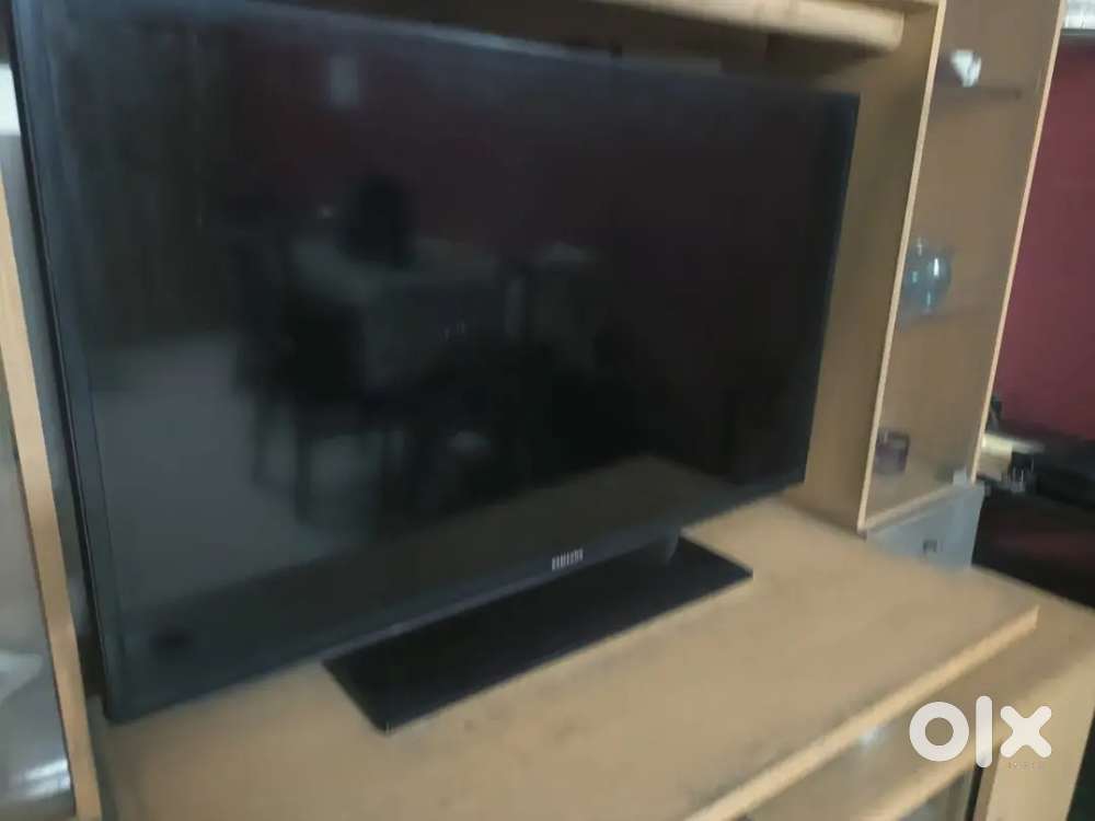 Samsung 40-inch LED Series 5 (5030) Full HD TV for Sale.