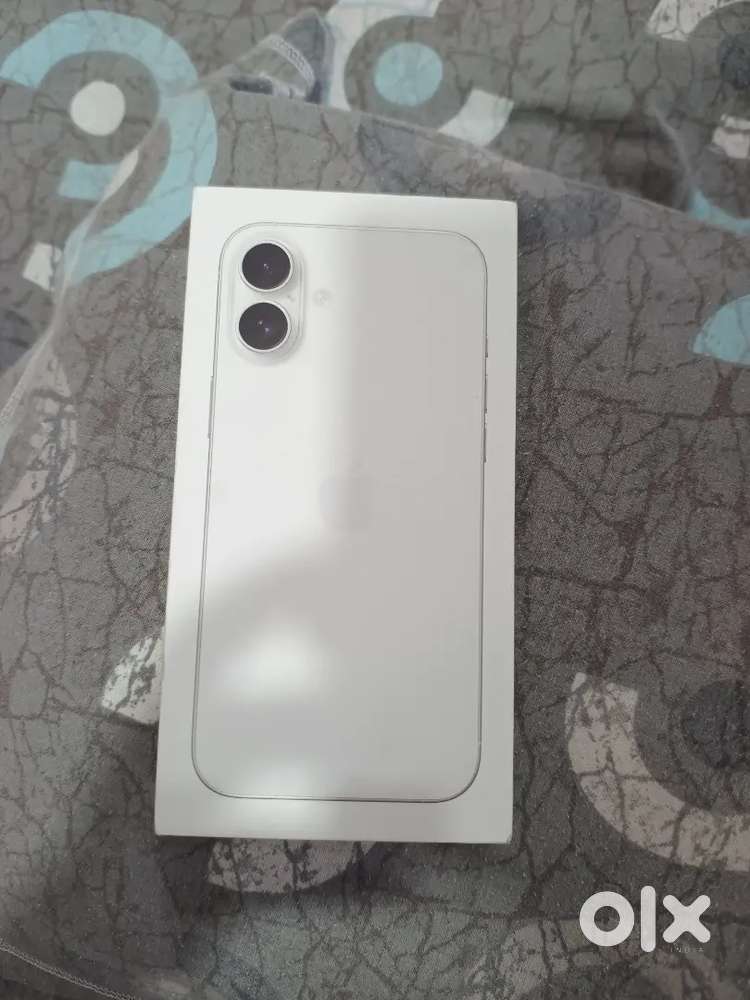 I phone 16 white/black 128 gb sealed