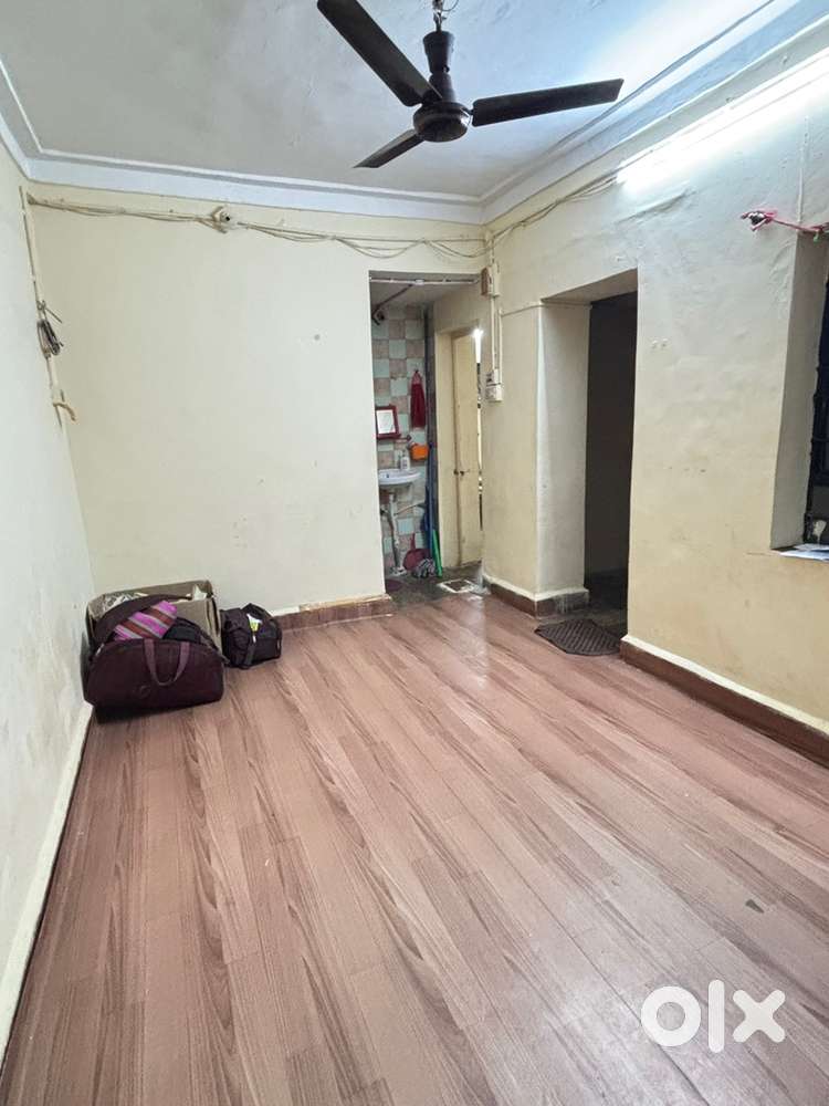 Need Female Flatemate in 1bhk Shastrinagar Yerwada