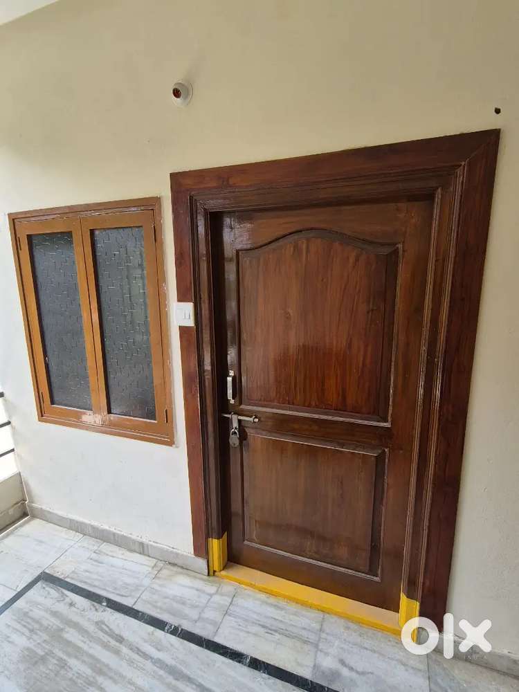 Fully Renovated As-Good-As-new 2 BHK on 1st Flr NE flat in HMDA layout