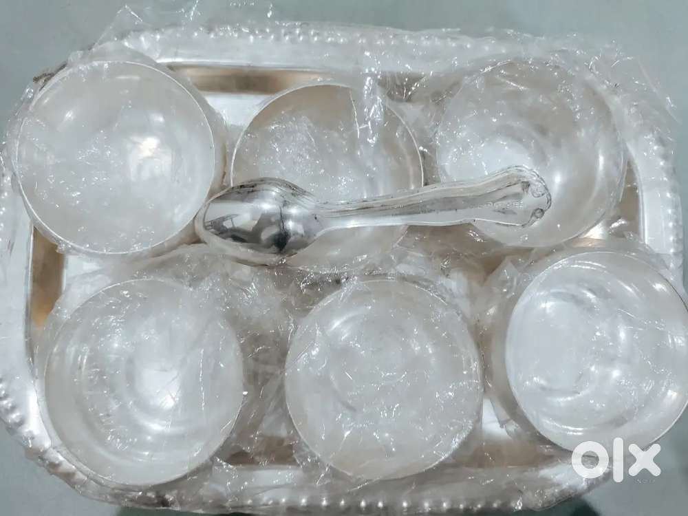 A beautiful tray bowl spoons set for sale