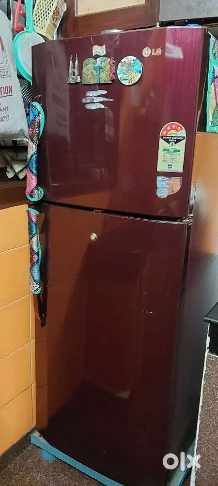 240 litre LG brand fridge in good condition currently using at home