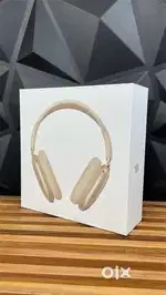 Airdops max headphones golden