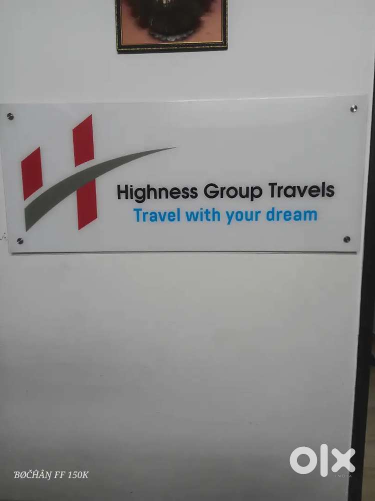Need agood looking female frontoffice staff&female socialmedia promter