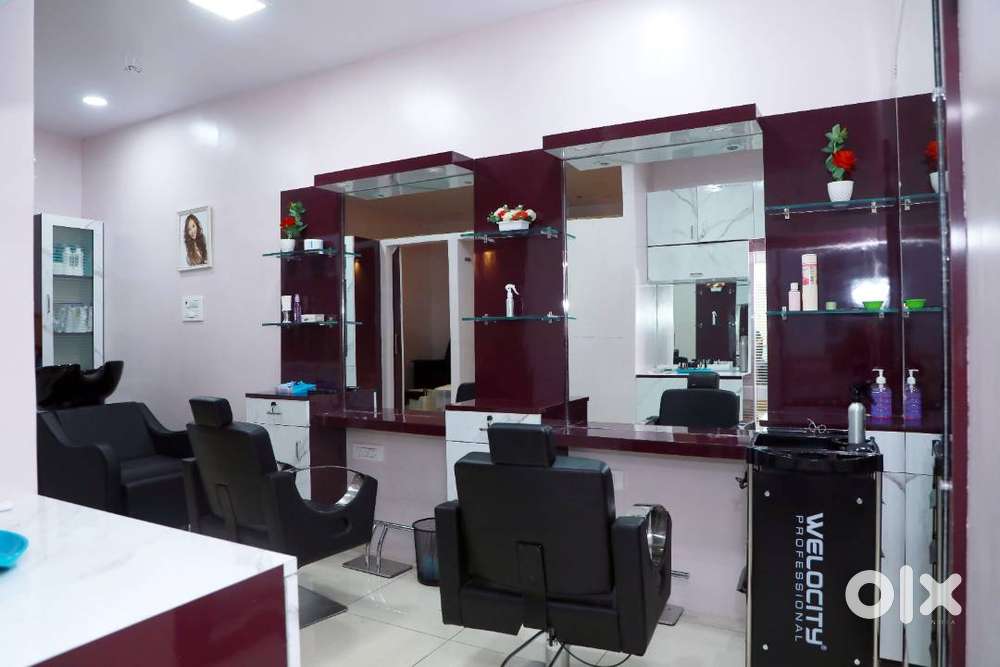 Salon Space for Rent - Fully Equipped & Ready to Occupy