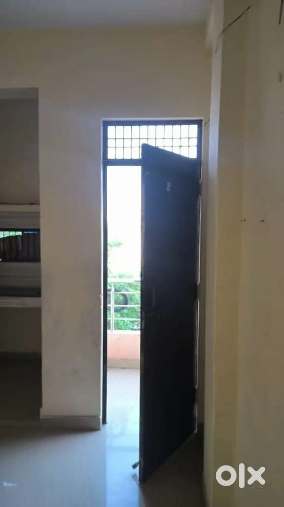 2 bhk flat 1 room vacant