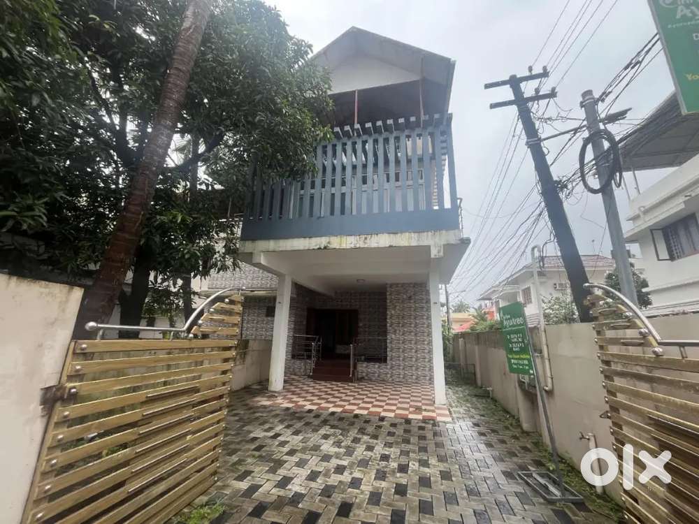 Kaloor kadavanthra road 4000sqft 6bhk house for sale