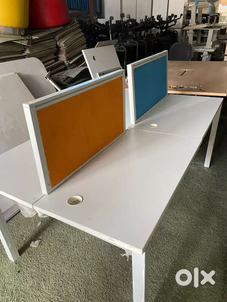 Single seator Workstation with partitions