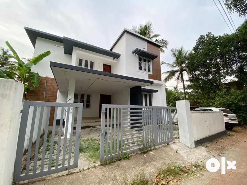 AMALA NAGAR 3BED ROOM 1800SQ FT 5CENTS HOUSE FOR SALE
