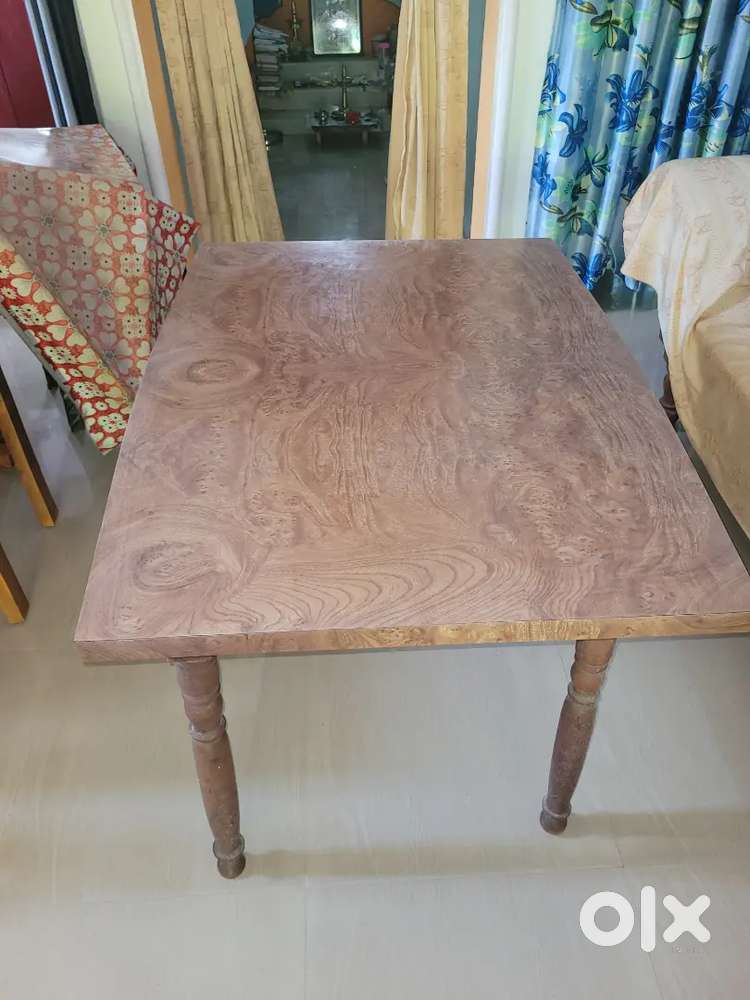Solid Wooden Table with Removable Top – Sturdy & Classic Design
