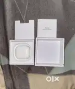 APPLE AIRPODS 4 (With free charger)
