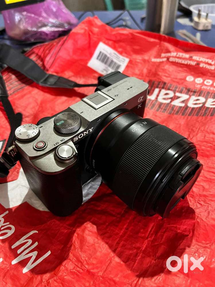 Like New Sony a7C Silver  Dual Lens Kit (50mm + 28-60mm)