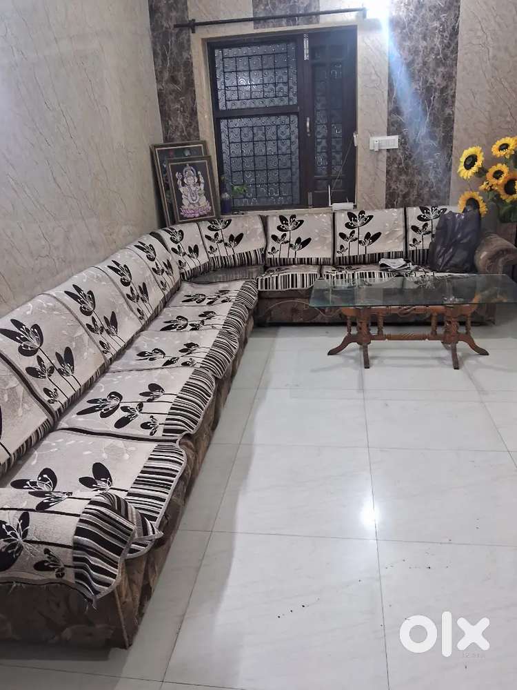 9 seater sofa with center table