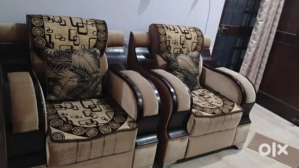Sofa set with table